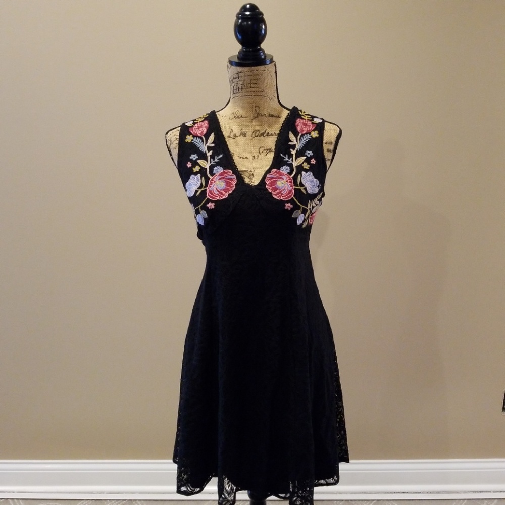 Xhilaration plus lace  flower embroidery E305:5:61